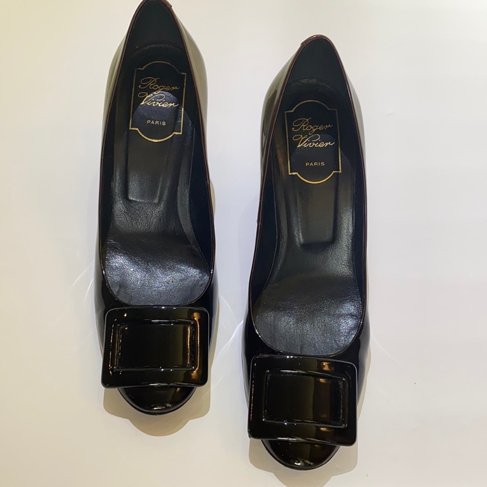 Roger Vivier Paris Round Buckle Toe Heels